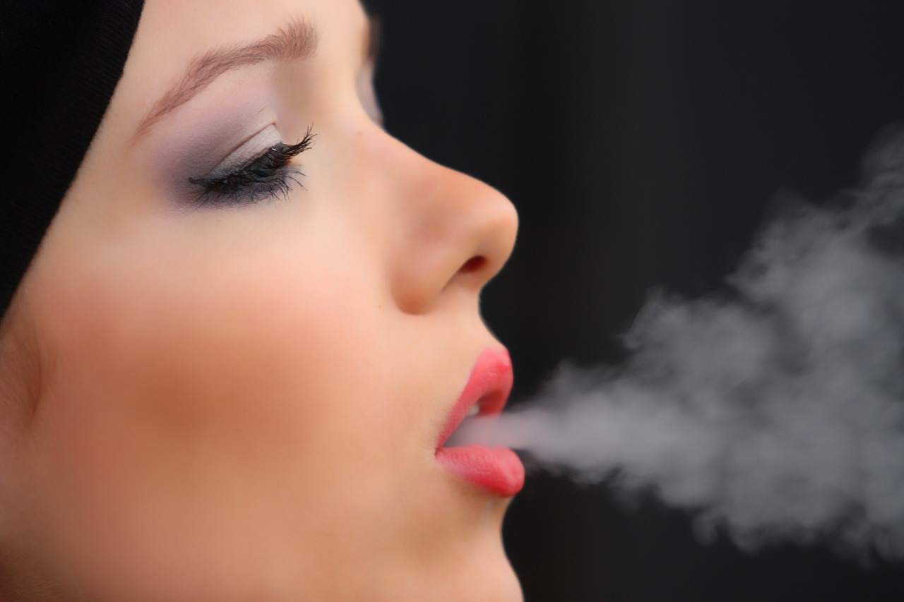 girl smoke cigarette, nicotine, woman-2198839
